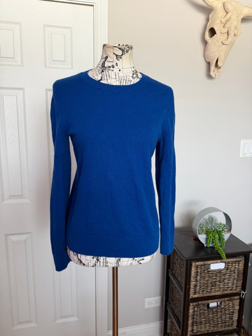 Banana Republic 100% Merino Extra Fine Italian Wool Yarn Royal Crew Sweater M
